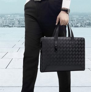 Túi Đeo Chéo Nam Da Bò Dập Vân se9855