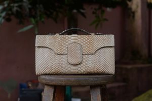 TÚI XÁCH CẦM TAY DA TRĂN VDCT99