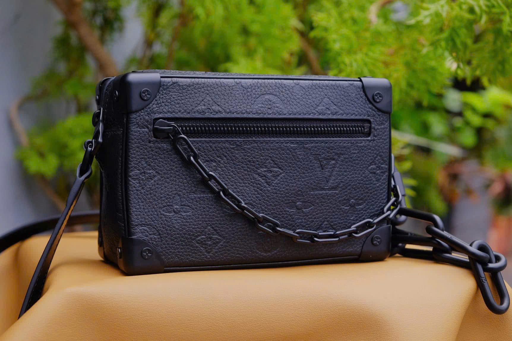 TÚI ĐEO CHÉO ĐEN DA BÒ LÀM VƯỜN LV99