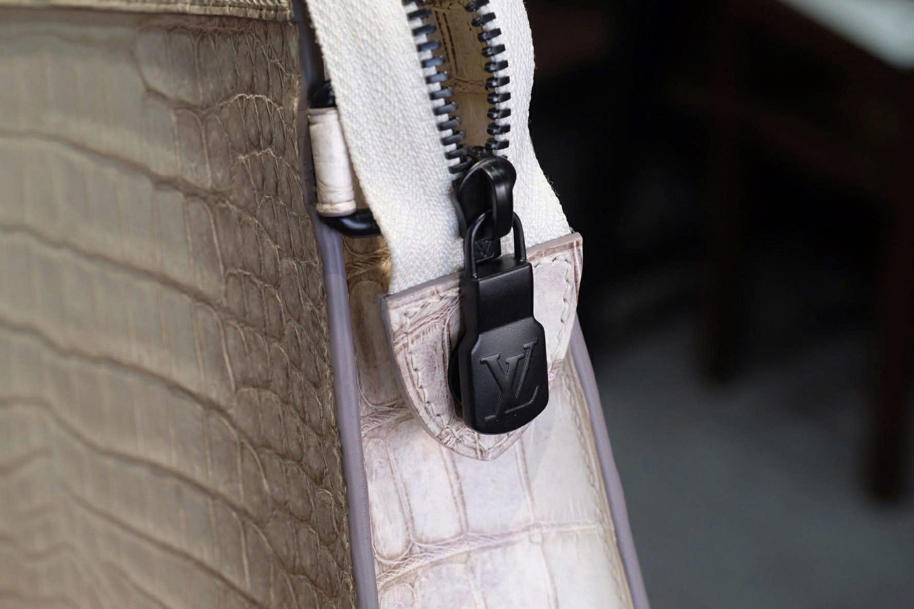 CLUTCH CẦM TAY DA CÁ SẤU BẠCH TẠNG HIMALAYA CSBT99