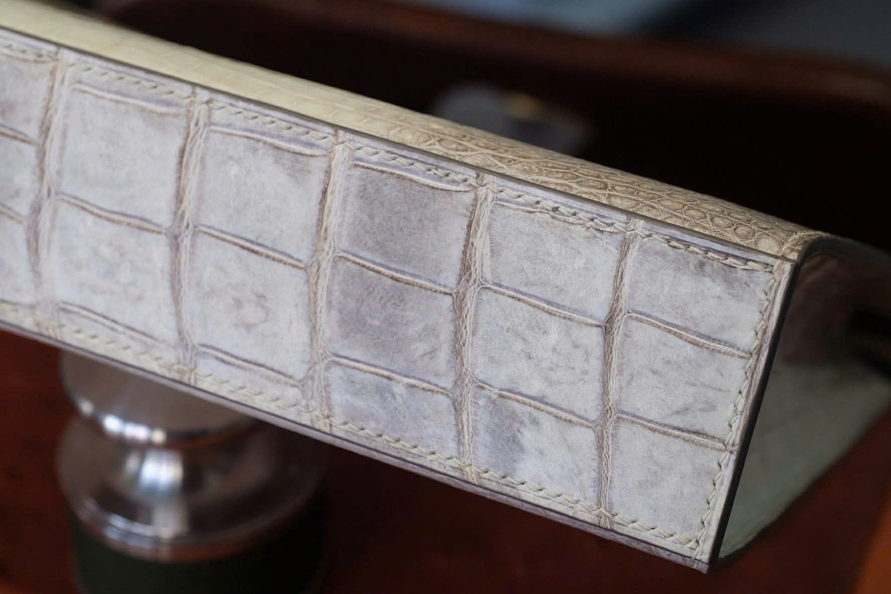 CLUTCH CẦM TAY DA CÁ SẤU BẠCH TẠNG HIMALAYA CSBT99