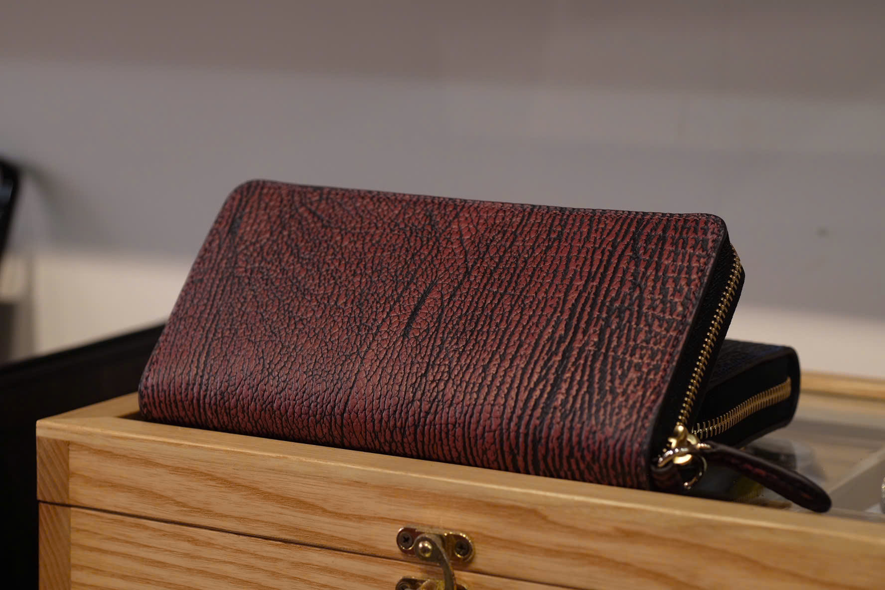 VÍ DÀI CẦM TAY NAM DA CÁ MẬP PHÁP VDCM09