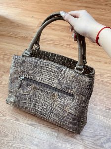 TÚI XÁCH NỮ DA BÒ DẬP VÂN CÁ SẤU TDBDV07