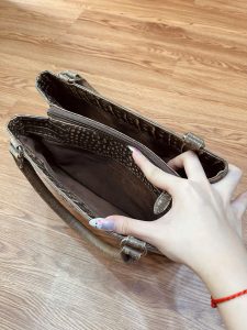 TÚI XÁCH NỮ DA BÒ DẬP VÂN CÁ SẤU TDBDV07